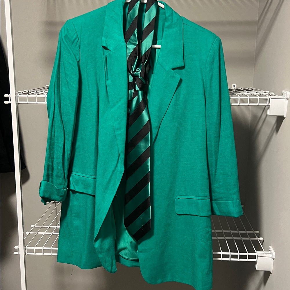 NWOT * Green Blazer with Striped Tie Size Medium